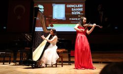 İzmirli gençler sahne aldı: Büyükşehir'den unutulmaz konser!