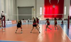 İzmir'de Festival Voleybol heyecanı sürüyor: İlk ödüller sahiplerini buldu