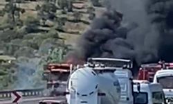 İzmir'de korkutan yangın: Belediye otobüsü alev aldı!