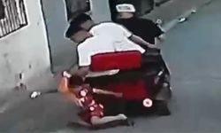 Galatasaray formalı çocuğu sürüklediler: Şakaydı dediler