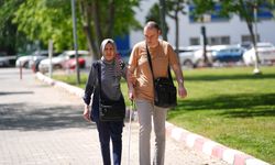 Samsun’dan İzmir’e uzanan anne yüreği: 39 yıldır görme engelli oğlunun elini bırakmadı