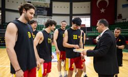 Başkan Eşki'den Göztepe'ye moral ziyareti: Baklava ikram etti, başarılar diledi
