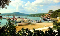 İzmir'de emeklilik hayallerini süsleyen balıkçı köyü: Pırıl pırıl plajları ve kurabiyesi ile ün saldı