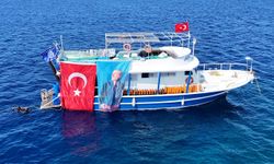 Bodrum’da dalgıçlardan bayram kutlaması: Su altında bayrak açıldı