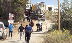 Yola bakmak için inmişti: Kayan kamyonetin altında kaldı
