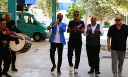 Eşi benzeri yok: Mahkeme kararını davul zurnayla belediyeye teslim etti