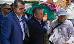 CHP'li Özgür Özel Manisa'da cenazeye katıldı