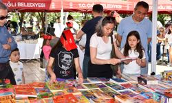 Çiğli'de Kitap Günleri devam ediyor: Minik okurlar, yazarlarla buluştu