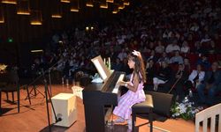 Dikili’de müzik dolu bir akşam: Çocuklardan muhteşem performans
