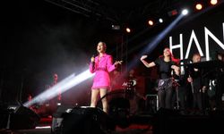 Edremit'te 19 Mayıs kutlamaları: Vatandaşlar Hande Ünsal konseriyle coştu!
