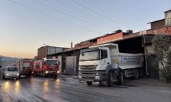 Bornova Dökümcüler Sanayi Sitesi’nde yangın: Tesis hasar gördü