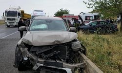 İki araç feci şekilde çarpıştı: 1 ölü, 3 yaralı