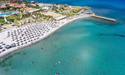 ESHOT ile ulaşım bulunuyor: İzmir'in bu plajı masmavi suyu, beyaz kumları ile tam bir şifa kaynağı