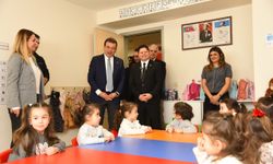 Küçük eller yürekleri ısıttı: İmamoğlu için “Üzülme” sergisi açıldı