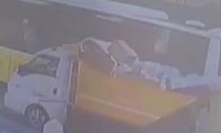 Çöp kamyonu sollama yaptı, işçisinin üzerinden geçti!