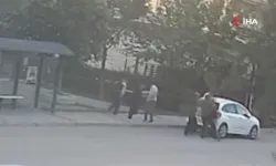 İzmir'de çocukların kavgasına aileler de karıştı: 4 kişi yaralandı, o anlar kamerada