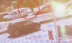 İzmir'de otomobile silahlı saldırı: 3 kişi öldü, o anlar kamerada