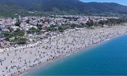 İzmir'de binlerce uçurtma gökyüzünü süsledi