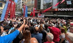 İzmir'de Özel'e yapılan saldırıya karşı protesto düzenlendi