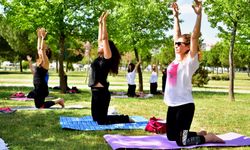 İzmir'in 8500 yıllık tarihi yerinde ücretsiz yoga eğitimi: Matını al gel