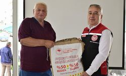 İzmir'in üç ilçesinde çiftçilere ayçiçeği tohumu dağıtıldı