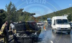 İzmir-Manisa Karayolu’nda araç alev aldı: Yangından dolayı trafikte aksamalar yaşanıyor