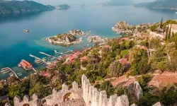 Ne Şirince ne Birgi: Tekne ile gidilen köy, masmavi denizi ile masalları aratmıyor
