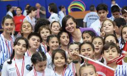 Karabağlar'da 19 Mayıs Spor Şenliği: Gençler yeteneklerini konuşturdu