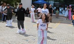 İzmirli gençler Bahar Şenliği ile coştu: Oyunlar oynadılar, doyasıya eğlendiler