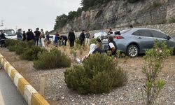 Bodrum'da servis minibüsü ile otomobil çarpıştı: 15 yaralı