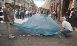İzmir'in göbeğinde utandıran görüntü: Esnaf üzerini örtmek zorunda kaldı