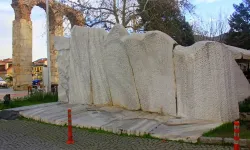 İzmir'de eşi benzeri bulunmayan bir anıt: Güneşe göre ayarlandı, o tarihte Atatürk'ün siluetini gösteriyor