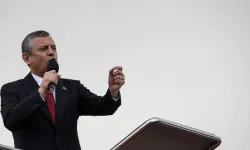 Özel’den Yeni Şafak’ın manşetine atıf: Mehmet Şimşek'e odunla vurmuşlar