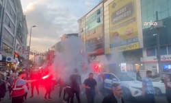 Esenler mitinginde "İmamoğlu'na özgürlük" yazılı posterler engellenmeye çalışıldı
