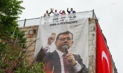 Özel’den poster yasağına tepki: Cürmünüz kadar yer yakarsınız!