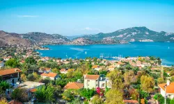 Gören Yunanistan sanıyor. İzmir'e 4 saat uzaklıktaki bu cennet, bozulmayan doğası ile huzur saçıyor