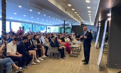 Mahmut Tanal İzmir'de öğrencilerle buluştu: Sınırları izlemeyen MİT beni izliyor