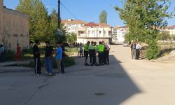 Tartıştığı arkadaşına araba ile çarpıp metrelerce sürükledi