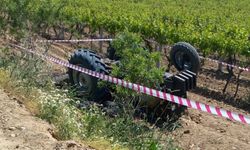 Denizli’de traktör üzüm bağlarına devrildi: Çiftçi hayatını kaybetti