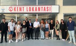 CHP’li Ümit Özlale İzmir’de gençlerle buluştu: Barış, bu rejimle ve bu cumhurbaşkanıyla olmaz