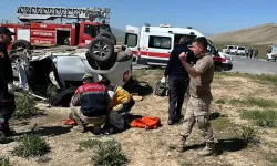 İki araç kafa kafaya çarpıştı: 4 ölü, 2 yaralı