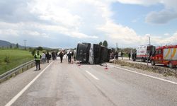 Virajı alamayan yolcu otobüsü devrildi: 13 kişi yaralandı