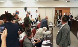 Karşıyaka Belediyesi meclisinde ‘provoke’ tartışması: AKP’li Öztürk, CHP’li Evren’in üzerine yürüdü
