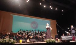 İzmir'de duygu dolu gece: ÇYDD'nin düzenlediği dinletiye yoğun ilgi