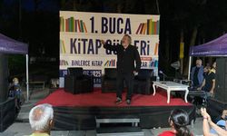 Saçıntı Buca Kitap Günleri’nde sahnedeydi: Mizah egemen güçlere karşıdır