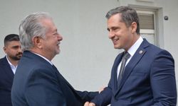 Deniz Yücel’e esnaftan sıcak karşılama: İzmir için bir şans olduğunu düşünüyoruz