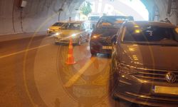 Bayraklı Tüneli girişinde zincirleme kaza meydana geldi: İzmir’de trafik kilitlendi