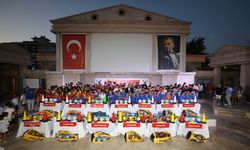 Menderes'te spora tam destek: Amatör kulüplere malzeme yardımı yapıldı