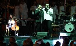 İzmir'de unutulmaz konser: O isim de sahne aldı!