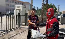 'Örümcek Adam' işbaşında: Maskeyi giydi, öğrenciyi YKS'ye yetiştirdi